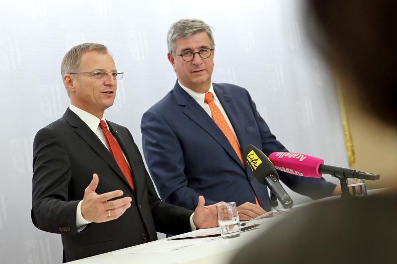 Landeshauptmann Thomas Stelzer und Gerhard Starsich, Generaldirektor Münze Österreich