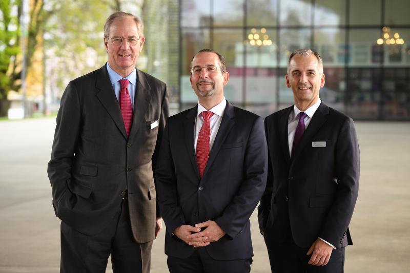 Frank Lippitt (CEO Bank Gutmann), Teodoro Cocca (JKU Linz), Werner Blaslbauer (Bank Gutmann, Filialleiter Linz)