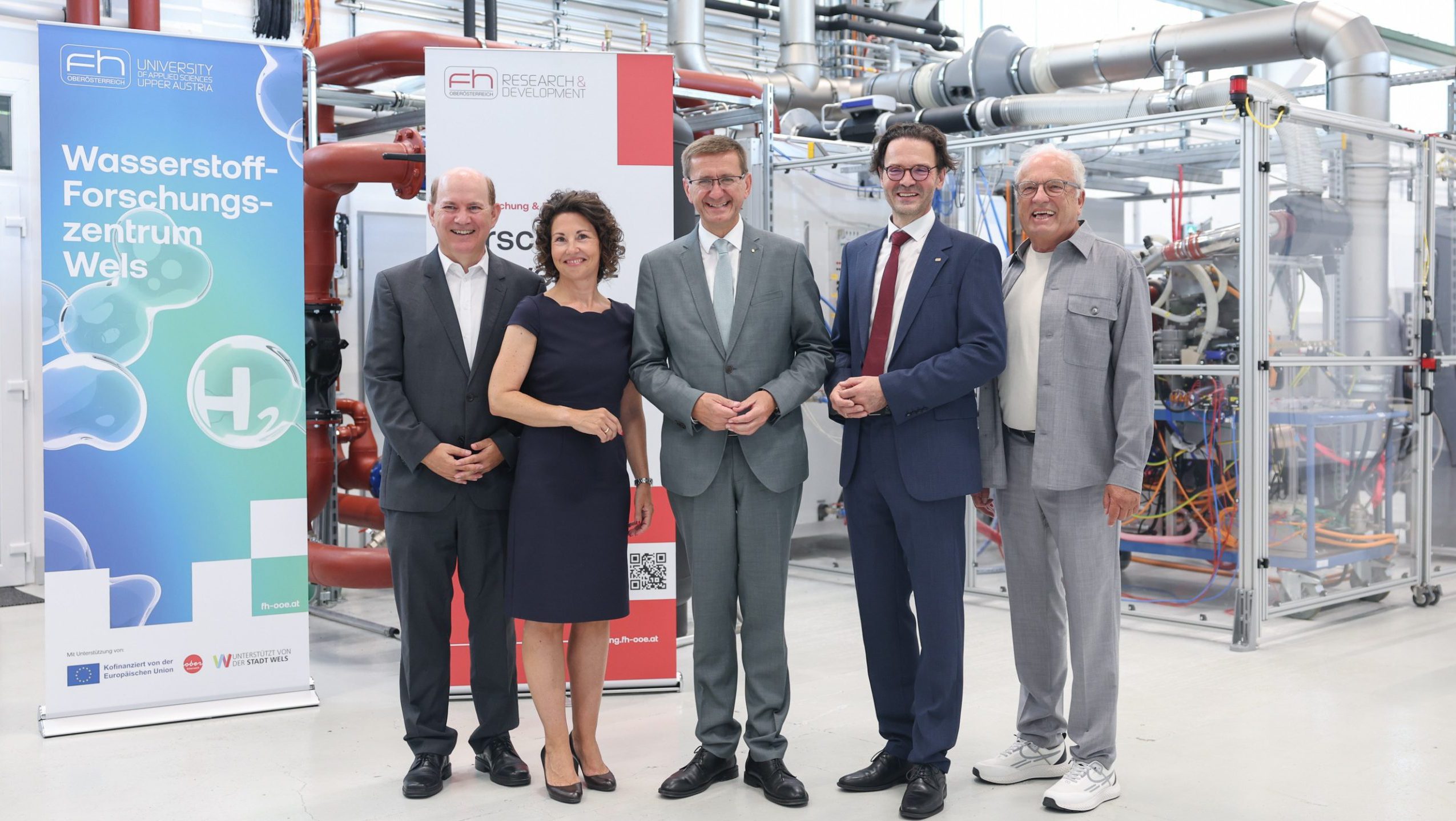 V.l.: . Johann Kastner (Vizepräsident FH OÖ Forschung & Entwicklung), Isolde Perndl (Kaufmännische Geschäftsführerin FH OÖ), Wirtschafts- und Forschungs-Landesrat Markus Achleitner, Michael Rabl (Präsident und Geschäftsführer FH OÖ) und Rudolf Mark (Vorsitzender des F & E-Beirates der FH OÖ und GF Mark Metallwaren GmbH).