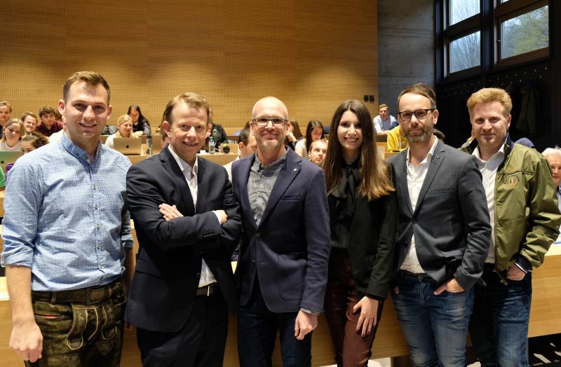 Edin Kustura (ÖH), Markus Eiselsberg (Visiomedia), Jürgen Jungmair (Prefa, Sabrina Lang (Casino Linz), Arnold Wenger (Loom), Martin Liedl (AFP)