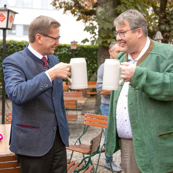 Kampagne: „Zruck ins echte Leben – Zruck in die Gastro“